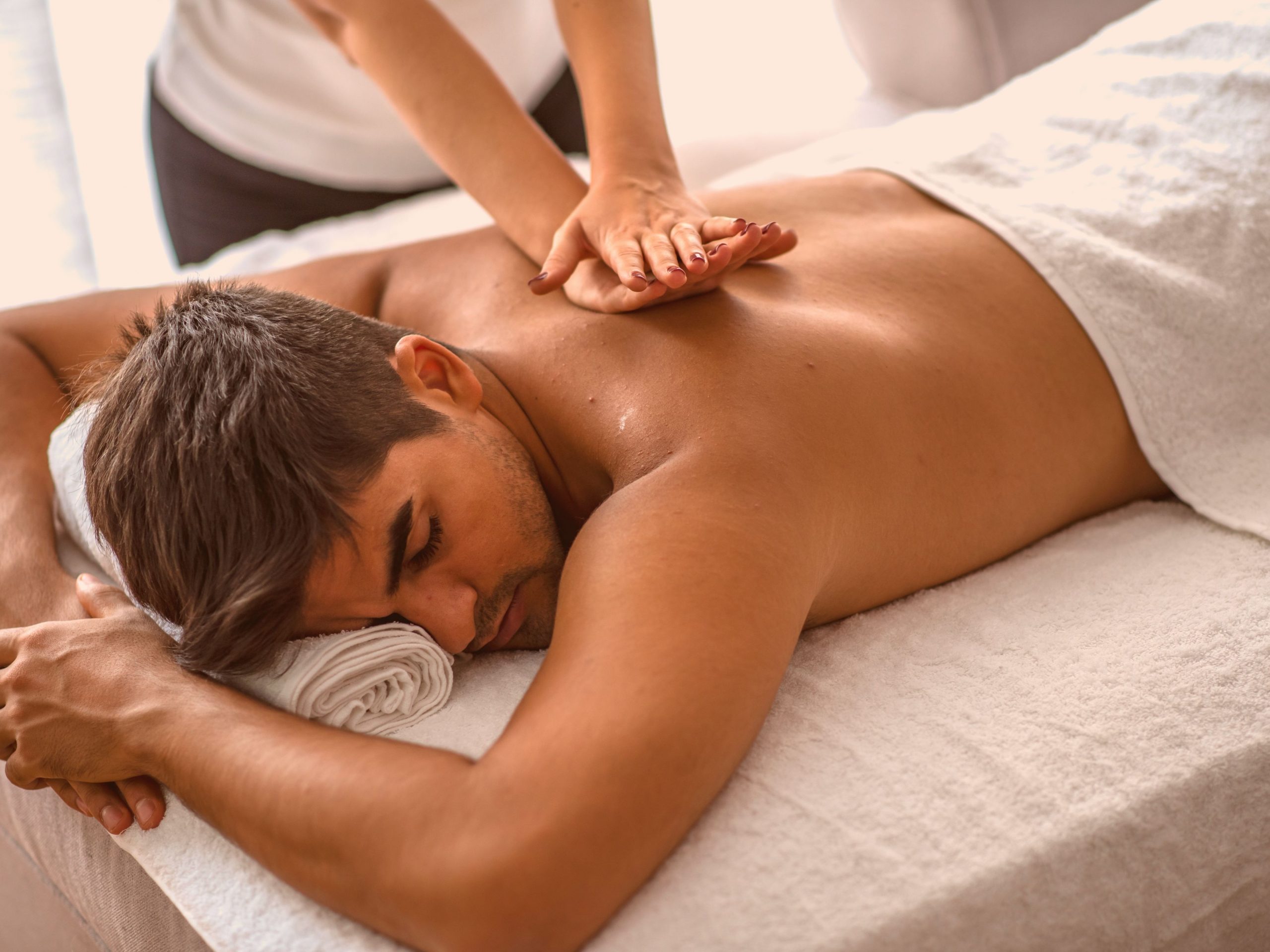 How to Give Your Spouse a Relaxing Massage at Home